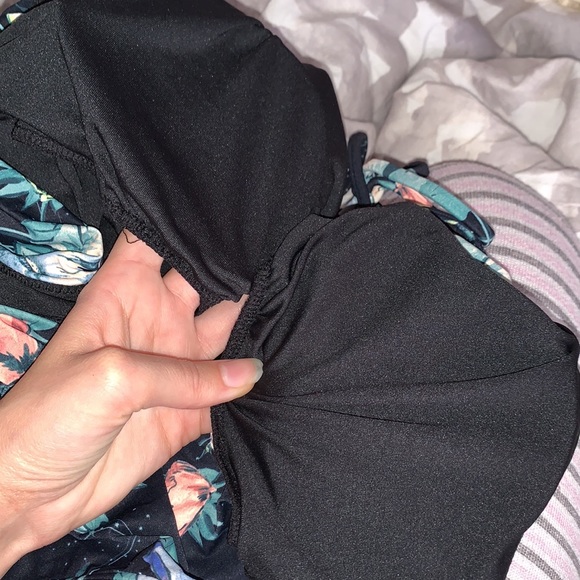 O Neil | Floral Swimsuit Size XL - Picture 4 of 8